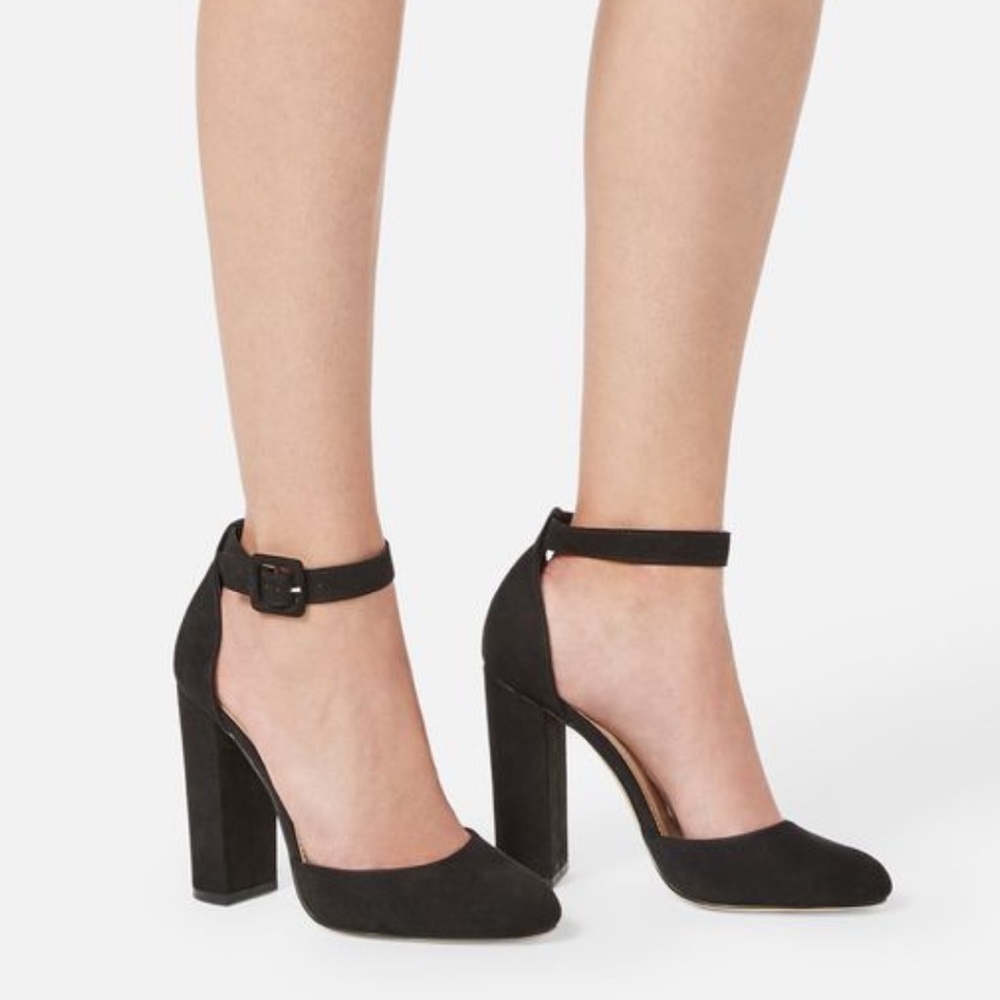 Azra Block Heel Pump 😍